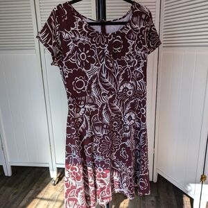 MAROON TAOBOTS DRESS. Like New. Zipper back. Large.